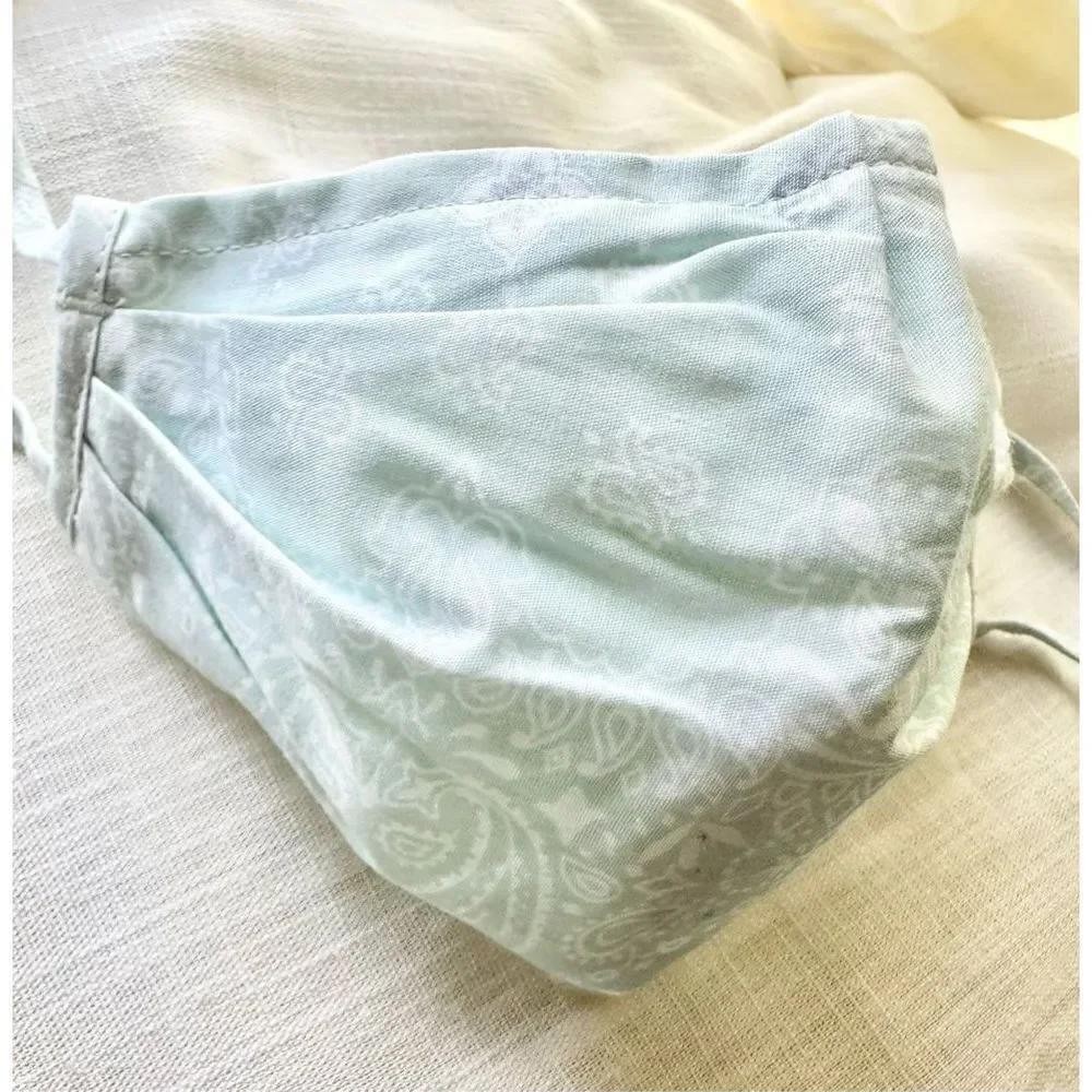 Light blue paisley print face mask